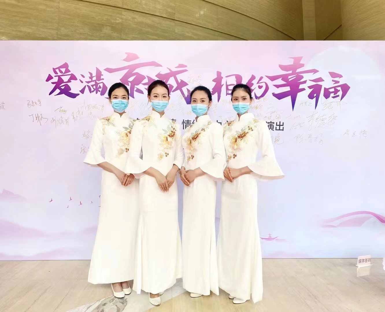 南昌禮儀服務公司、展覽禮儀、活動禮儀、頒獎禮儀、慶典開幕式選擇&ldquo;鳴演傳媒&rdquo;