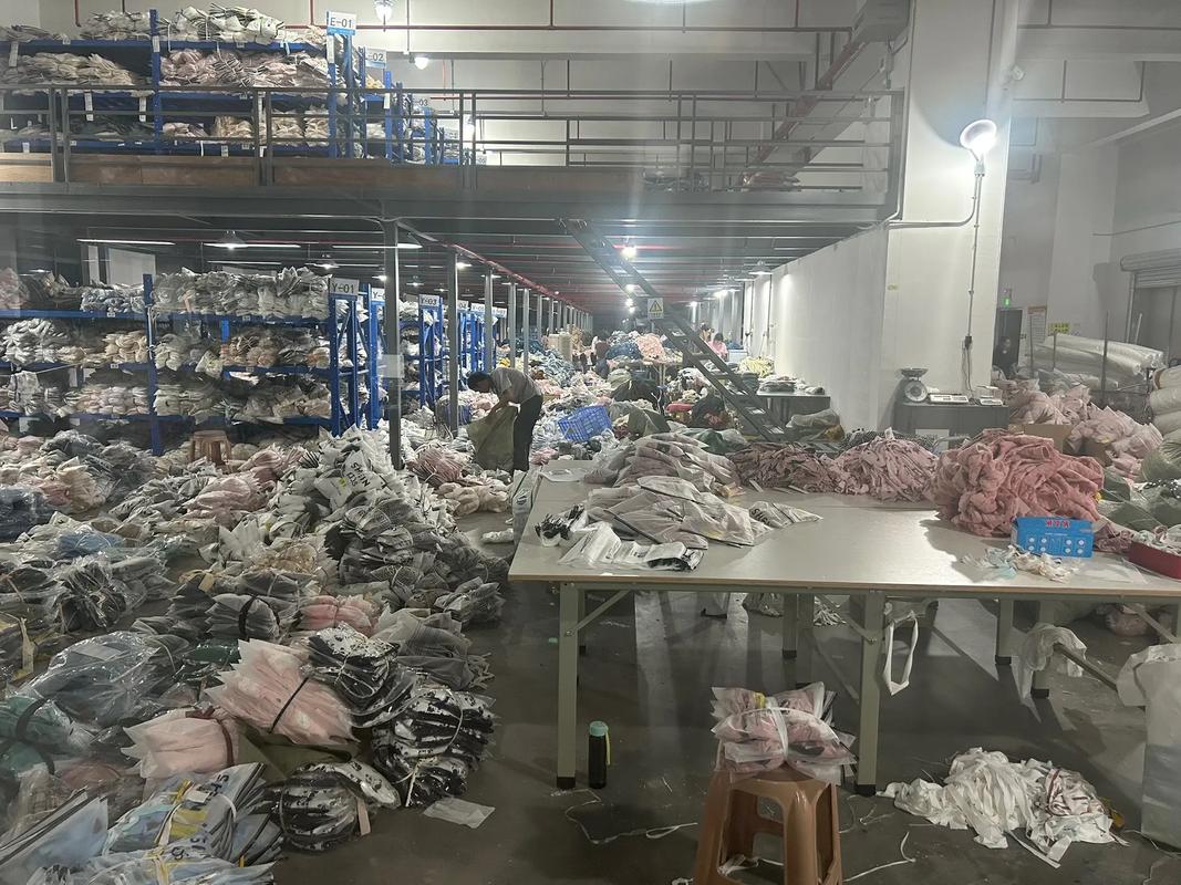 服裝廠包裝!#工廠實拍視頻 #帶你走進服裝廠